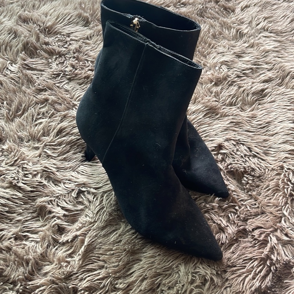 Pointed toe booties - Picture 2 of 4
